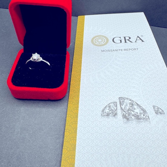 Moissanite engagement ring . Sizes 7 and 8 - Picture 1 of 3